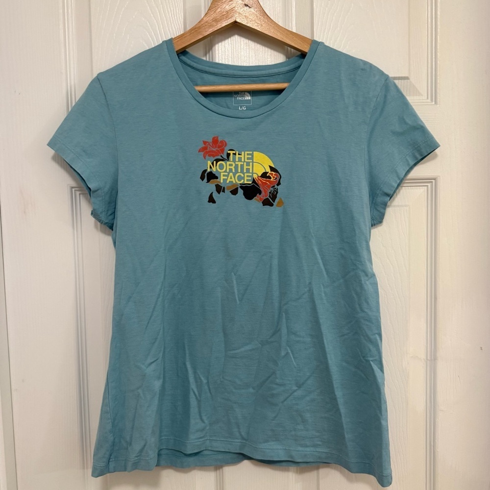 NWOT The North Face Floral Graphic Logo Printed T-Shirt
